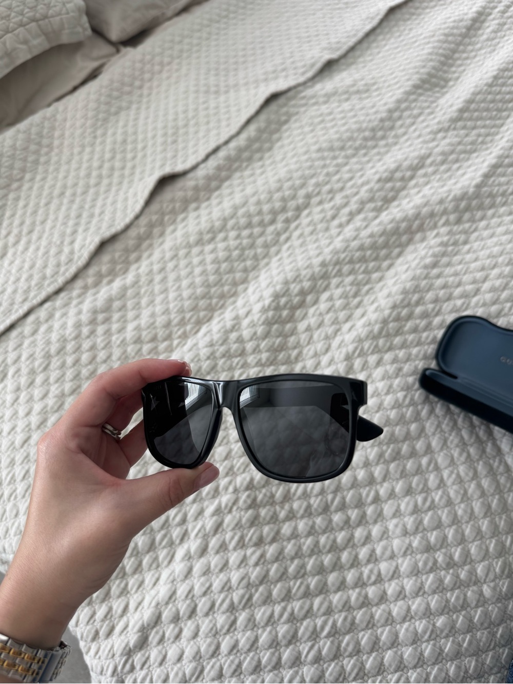 Gucci Black Square Sunglasses with Green-Red Stripe - Picture 4 of 6